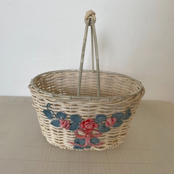 Bathroom Wicker Basket With Handle & 3-D Rose Design - Picture 1 of 7